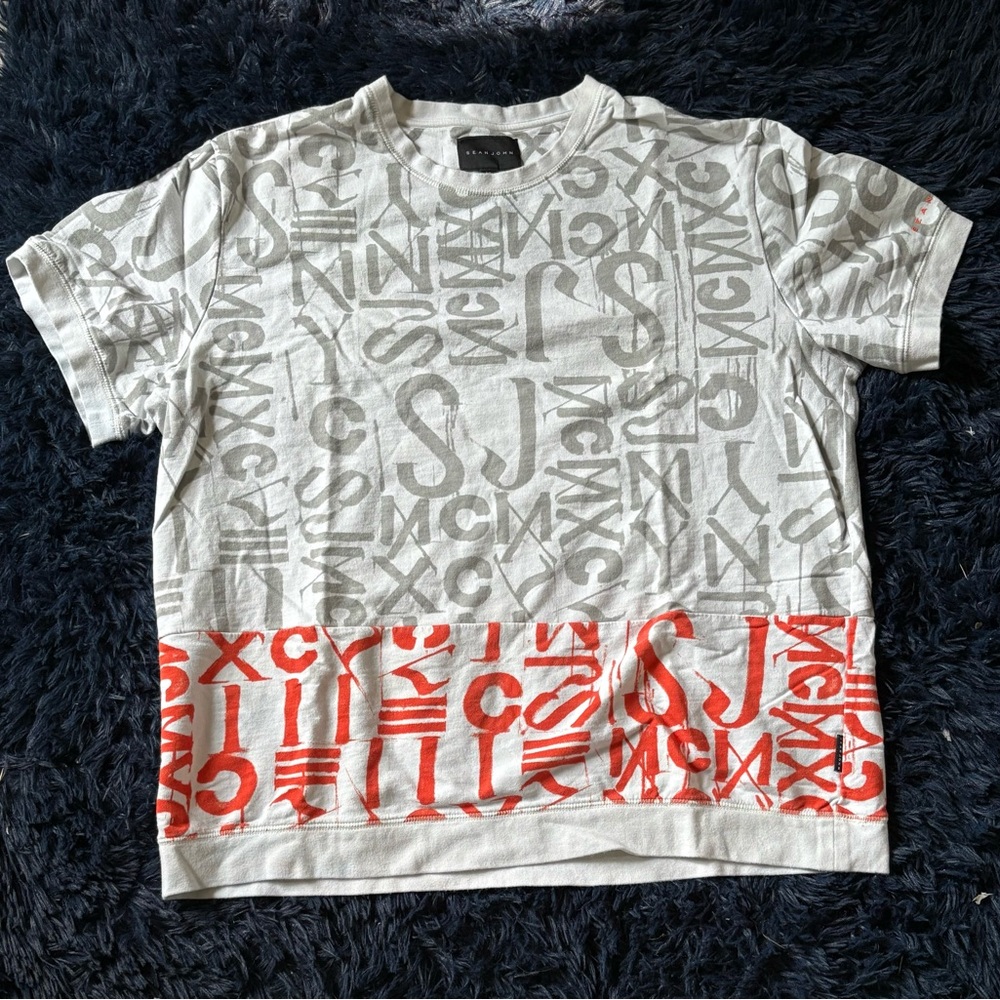 Sean John Kids Graphic Tee - Gray and Red w/ graffiti writing.